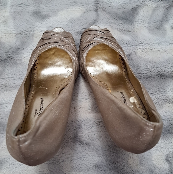 LuLu Townsend Shimmering Gold Heels  Size 8.5 - Picture 5 of 12